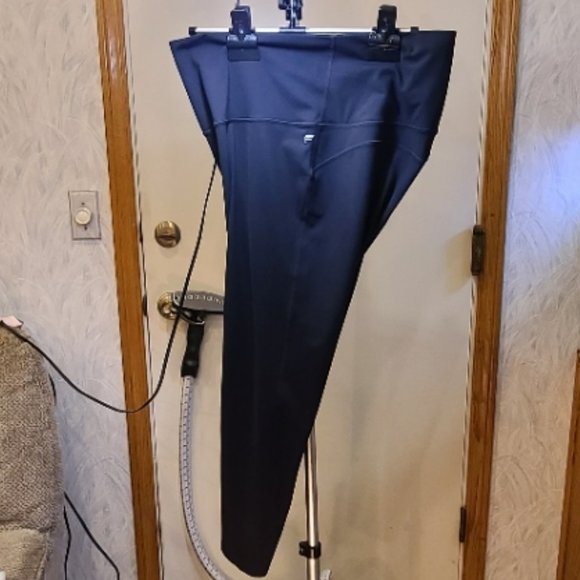 Fabletics Pure Luxe - Picture 8 of 10